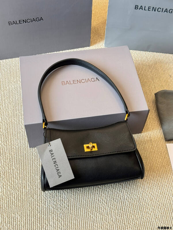 Balenciaga Black shoulder bag — Top Quality Replica