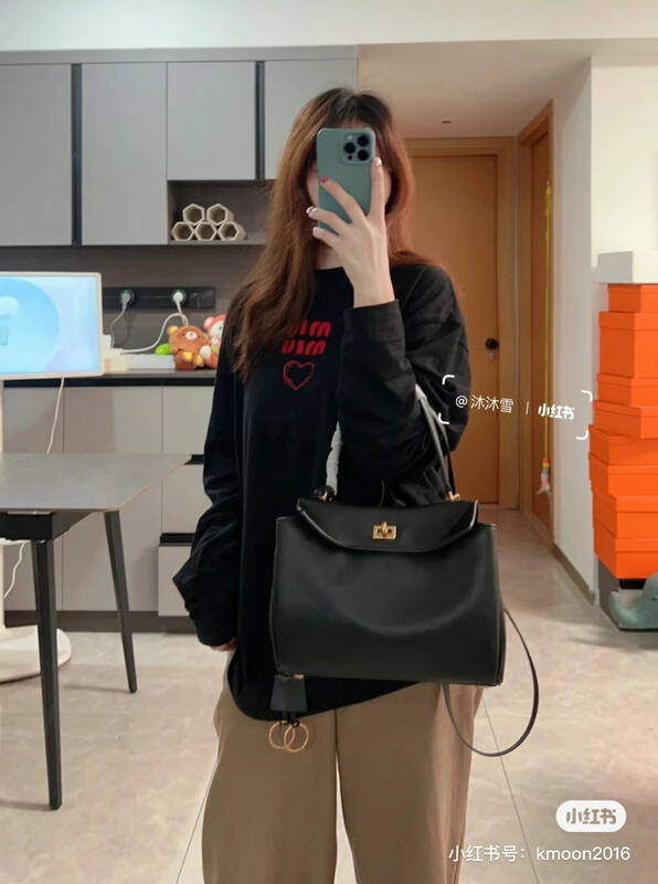 Balenciaga Black 30x22x12cm shoulder bag — 1:1 Replica