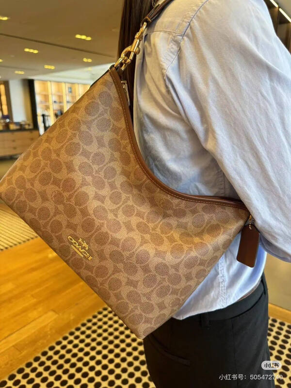Coach Brown shoulder bag — Premium Replica