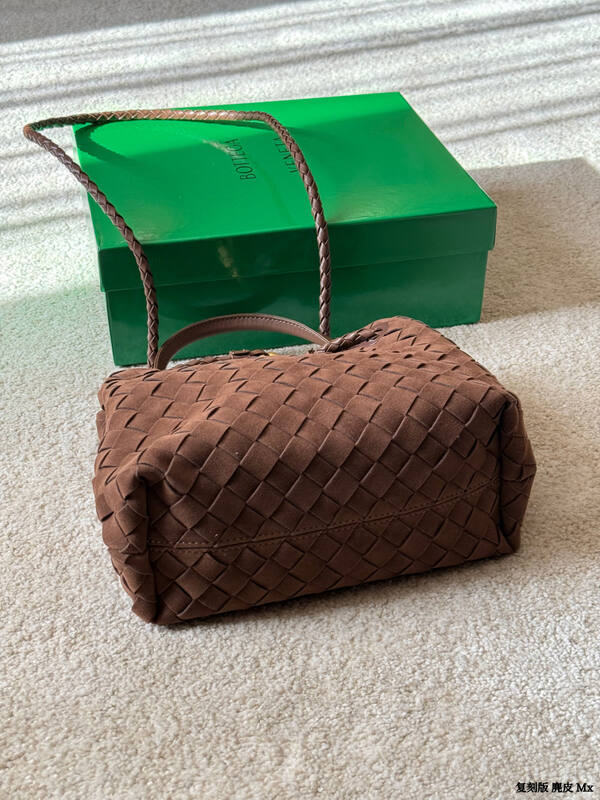 Bottega Veneta Brown 30x22x12cm shoulder bag — AAA Quality Replica