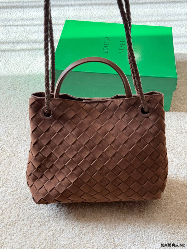 Bottega Veneta Brown 30x22x12cm shoulder bag — AAA Quality Replica