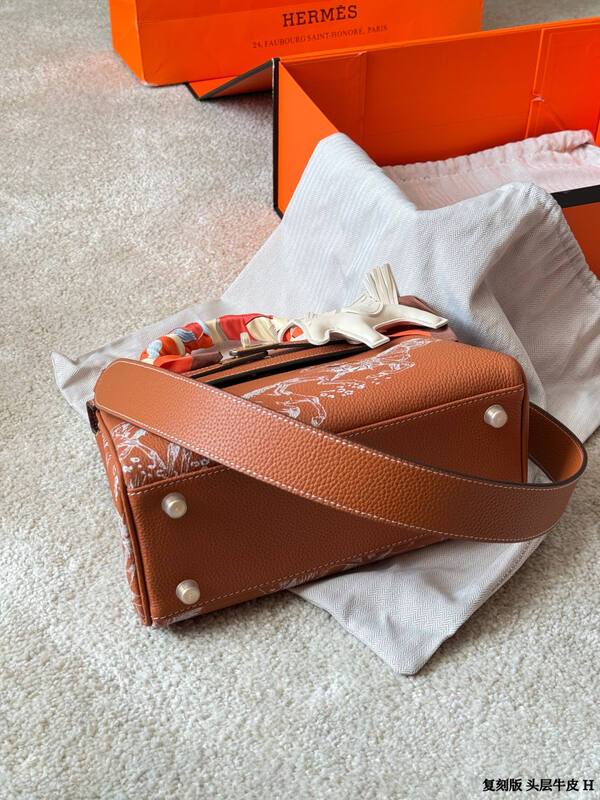 Hermes Kelly Brown leather with white horse print shoulder — Premium Replica