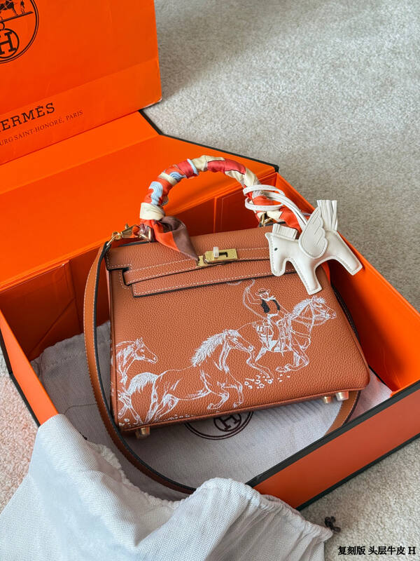 Hermes Kelly Brown leather with white horse print shoulder — Premium Replica