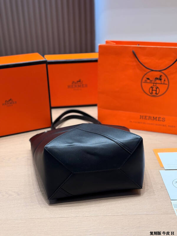 Loewe Black shoulder bag — Premium Replica