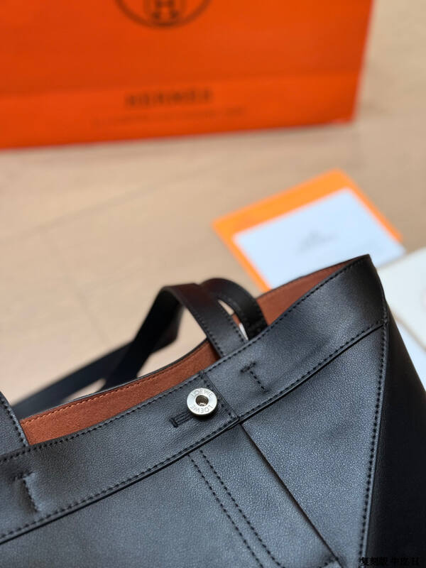 Loewe Black shoulder bag — Premium Replica