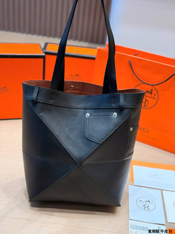 Loewe Black shoulder bag — Premium Replica