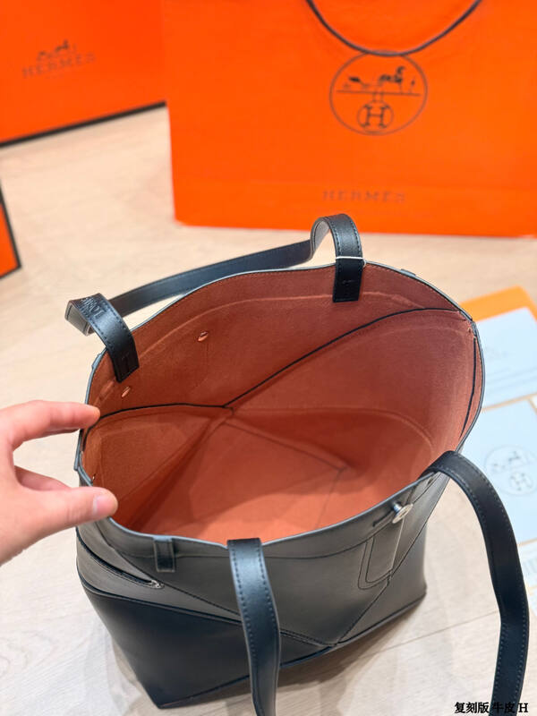 Loewe Black shoulder bag — Premium Replica