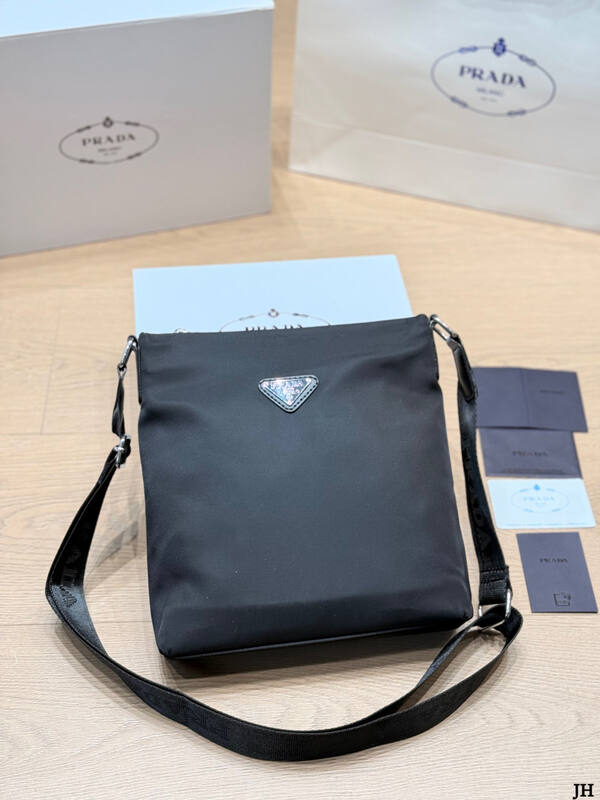 Prada Black 25x18x10cm shoulder bag — Premium Replica