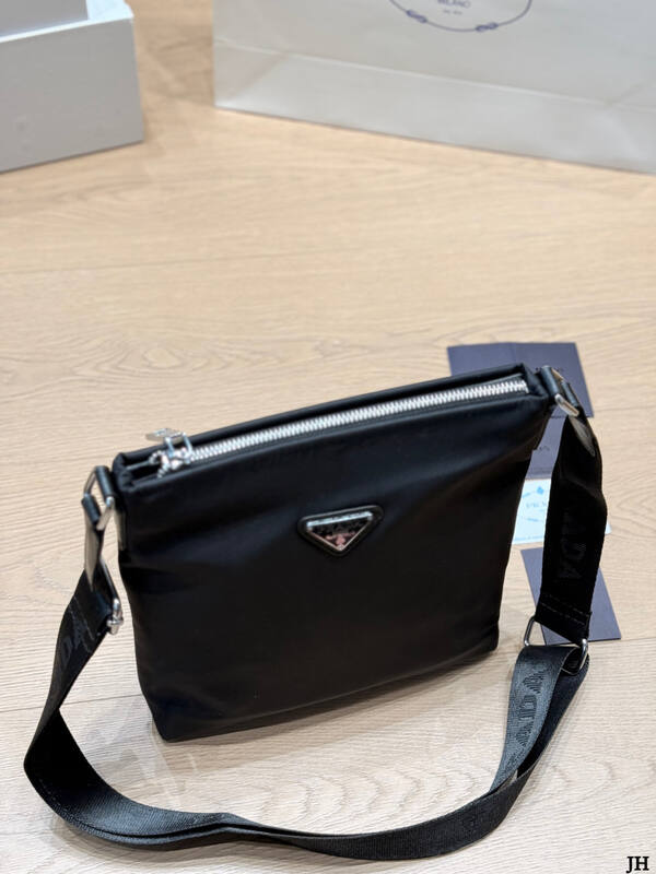 Prada Black 25x18x10cm shoulder bag — Premium Replica