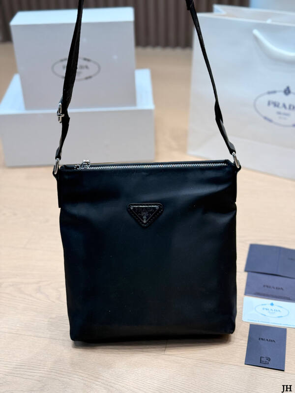 Prada Black 25x18x10cm shoulder bag — Premium Replica
