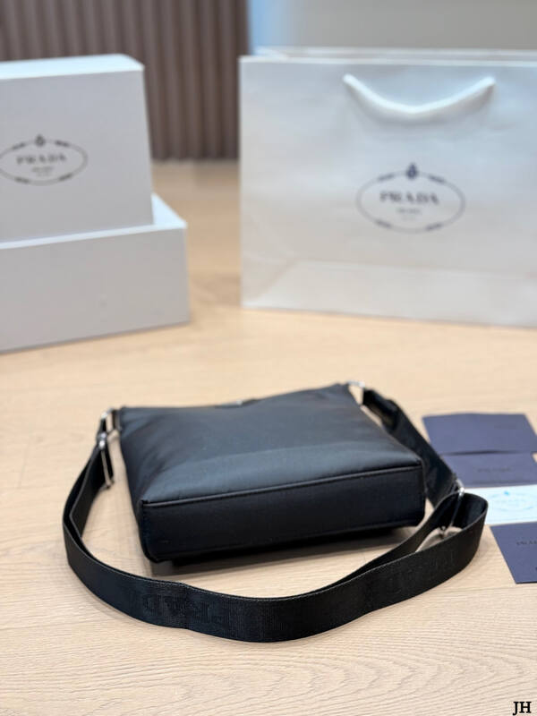 Prada Black 25x18x10cm shoulder bag — Premium Replica