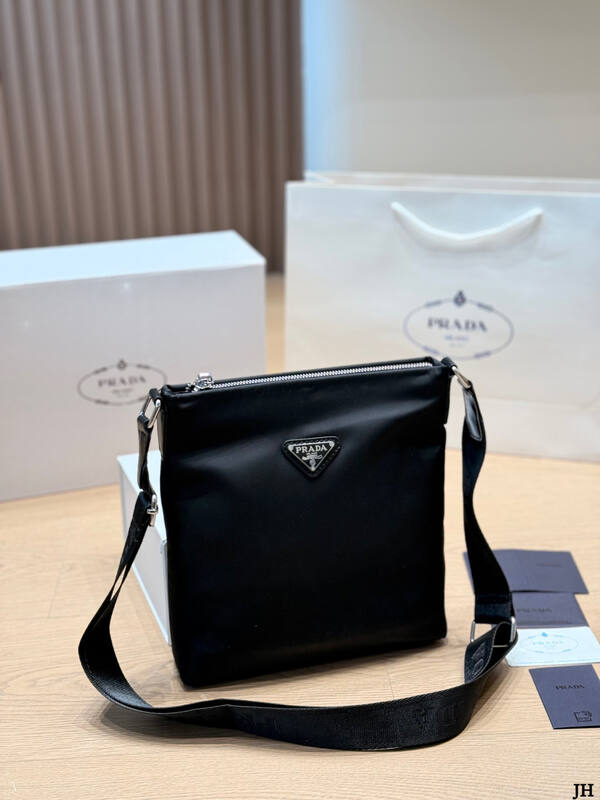Prada Black 25x18x10cm shoulder bag — Premium Replica