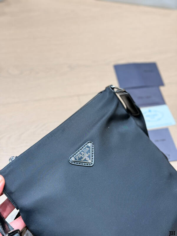 Prada Black 25x18x10cm shoulder bag — Premium Replica