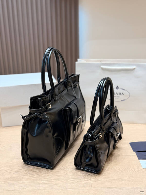 Prada Black shoulder bag — Premium Replica