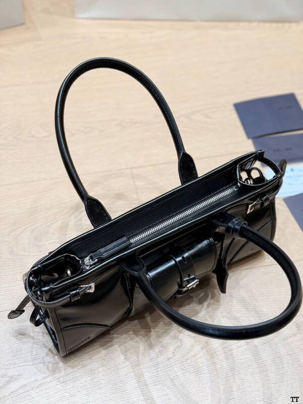 Prada Black shoulder bag — Premium Replica