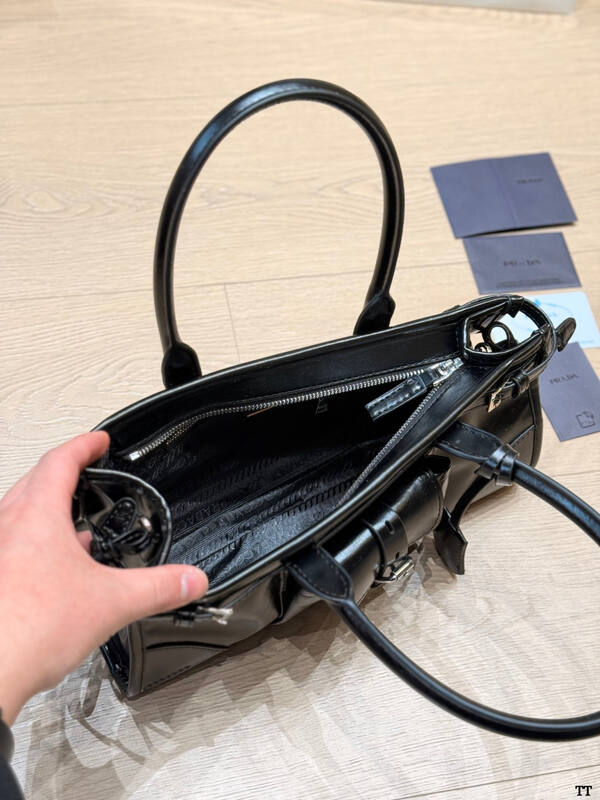 Prada Black shoulder bag — Premium Replica