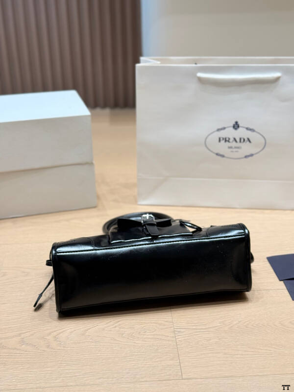 Prada Black shoulder bag — Premium Replica