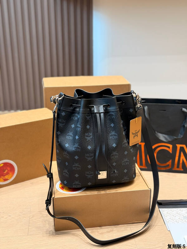 MCM Monogram 25x18x10cm shoulder bag — Premium Replica