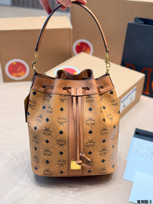MCM Monogram 25x18x10cm shoulder bag — Premium Replica