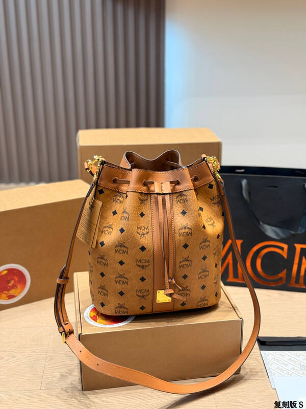 MCM Monogram 25x18x10cm shoulder bag — Premium Replica