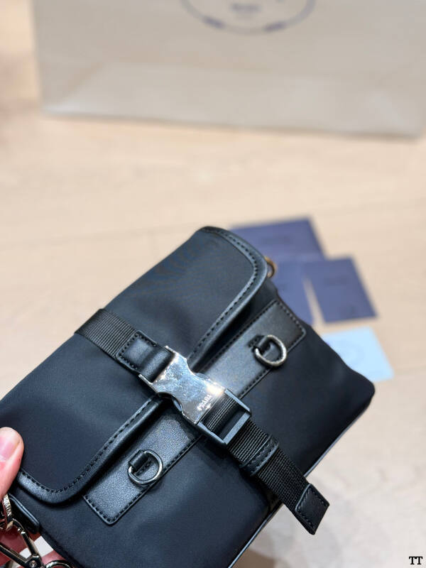 Prada Black 25x18x10cm shoulder bag — 1:1 Replica