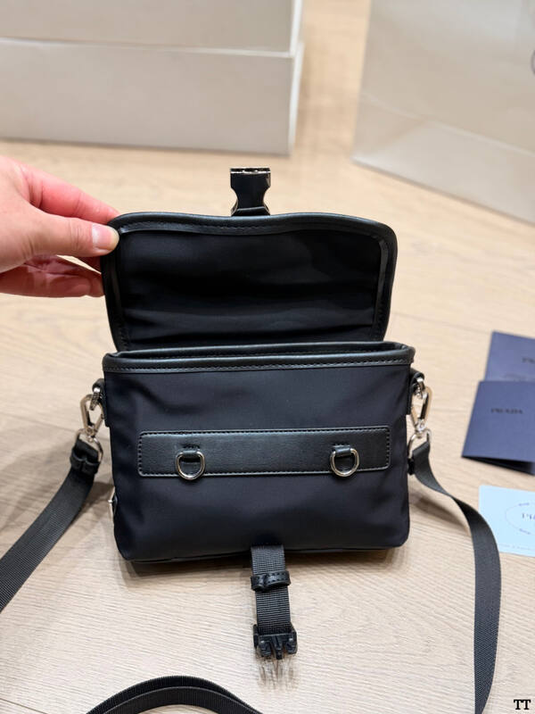 Prada Black 25x18x10cm shoulder bag — 1:1 Replica