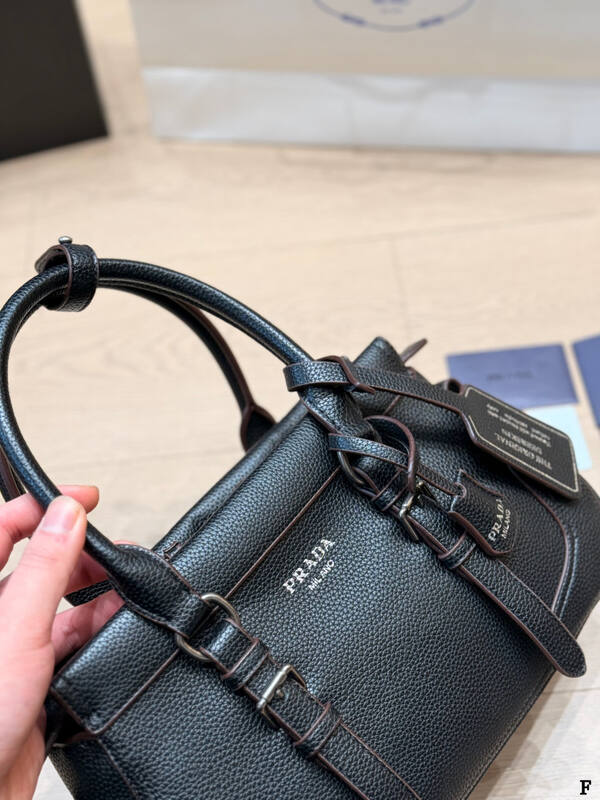 Prada Black 25x18x10cm shoulder bag — 1:1 Replica