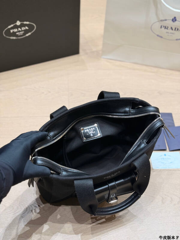 Prada Black 25x18x10cm shoulder bag — Premium Replica