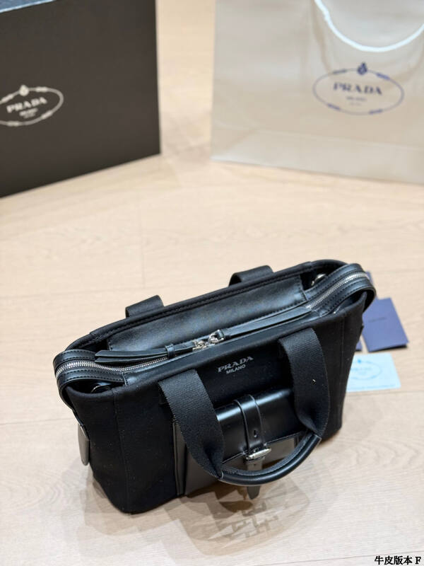 Prada Black 25x18x10cm shoulder bag — Premium Replica