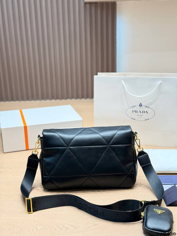 Prada Black shoulder bag — 1:1 Replica