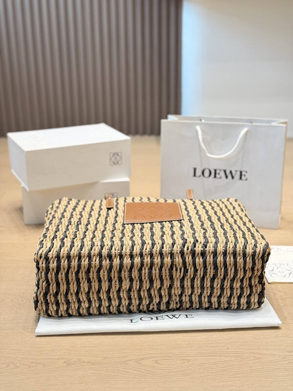 Loewe Black shoulder bag — Top Quality Replica
