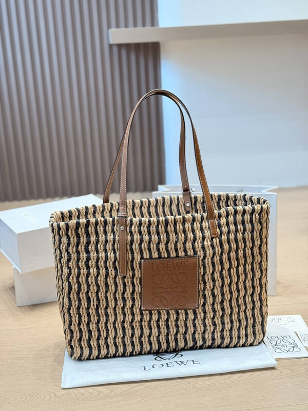 Loewe Black shoulder bag — Top Quality Replica
