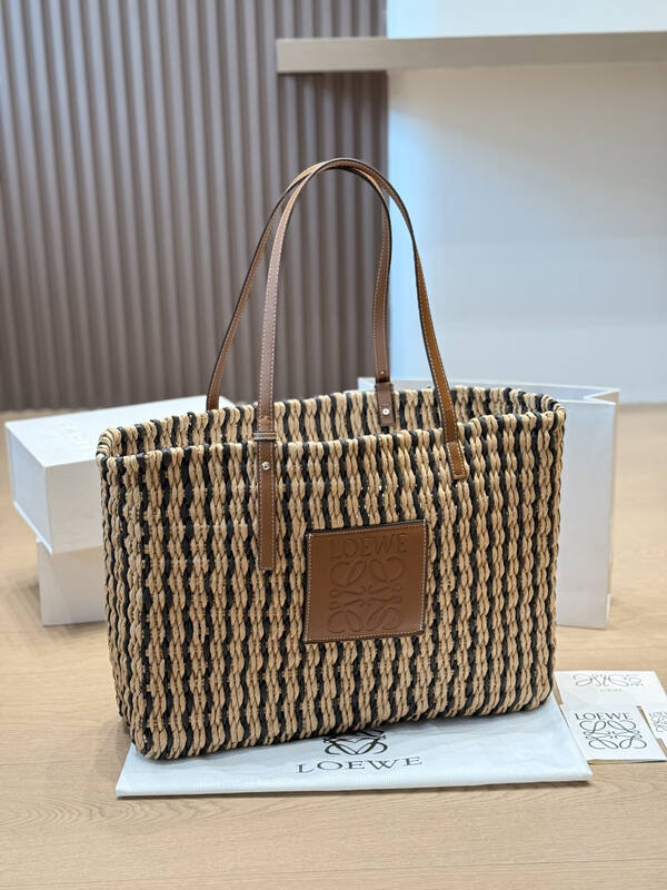Loewe Black shoulder bag — Top Quality Replica