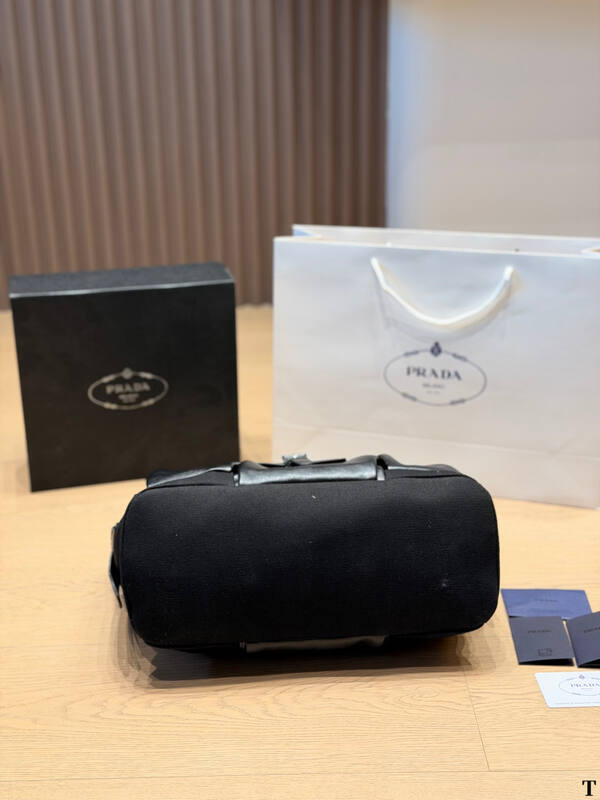 Prada Black shoulder bag — Premium Replica