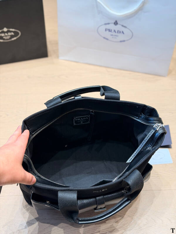 Prada Black shoulder bag — Premium Replica