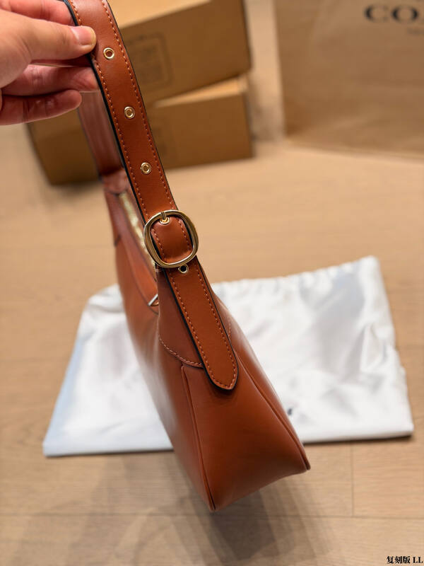 Coach Brown shoulder bag — Premium Replica
