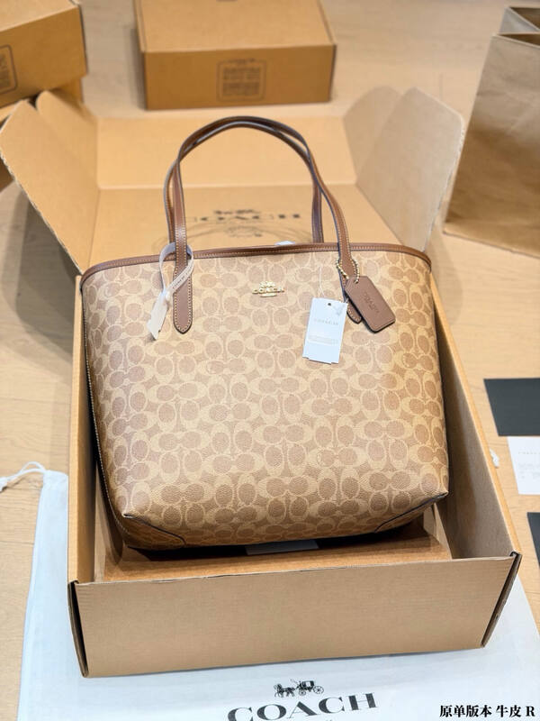 Coach Brown shoulder bag — 1:1 Replica