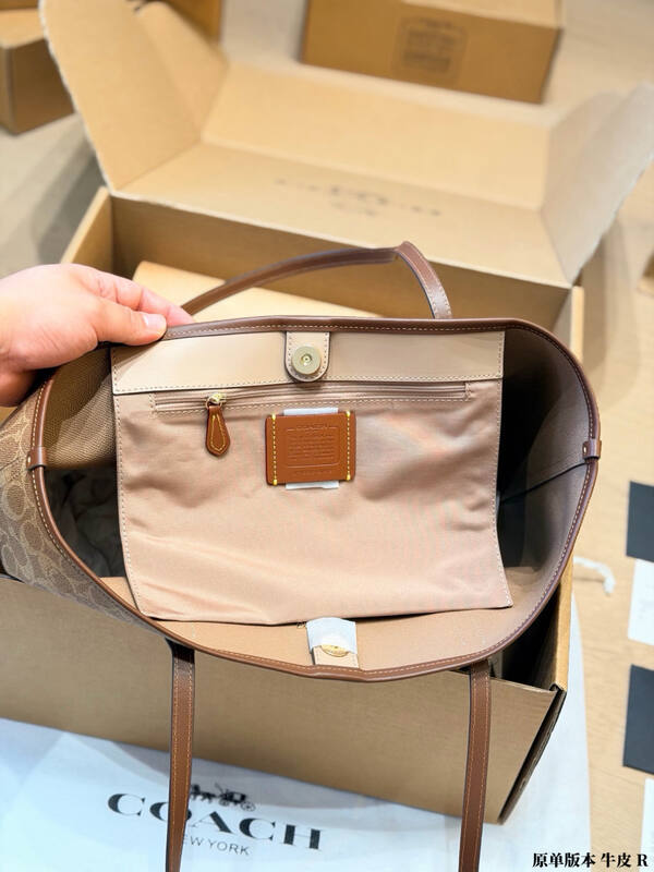 Coach Brown shoulder bag — 1:1 Replica
