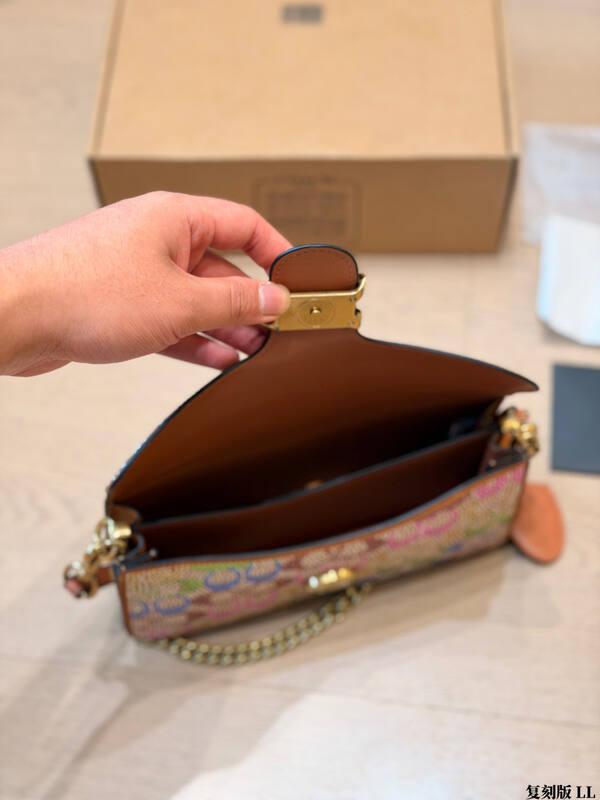 Coach Monogram shoulder bag — Top Quality Replica