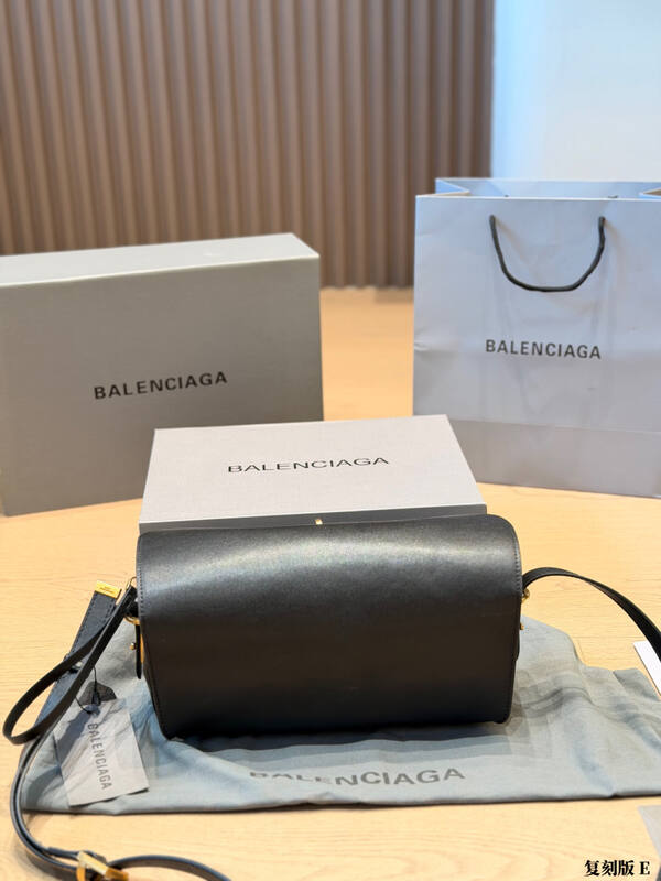Balenciaga Black shoulder bag — Top Quality Replica