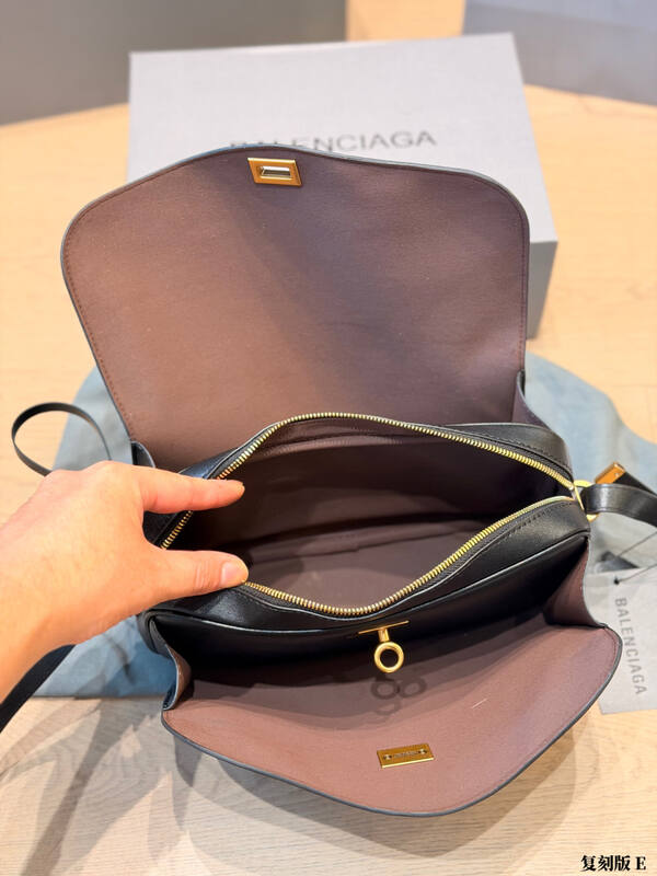 Balenciaga Black shoulder bag — Top Quality Replica
