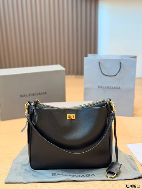 Balenciaga Black shoulder bag — AAA Quality Replica