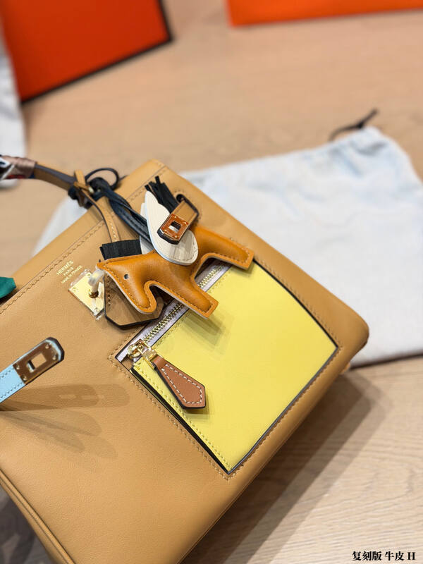 Hermes Kelly Beige with yellow pocket shoulder — 1:1 Replica