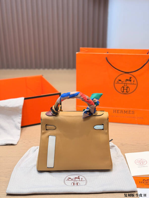 Hermes Kelly Beige with yellow pocket shoulder — 1:1 Replica