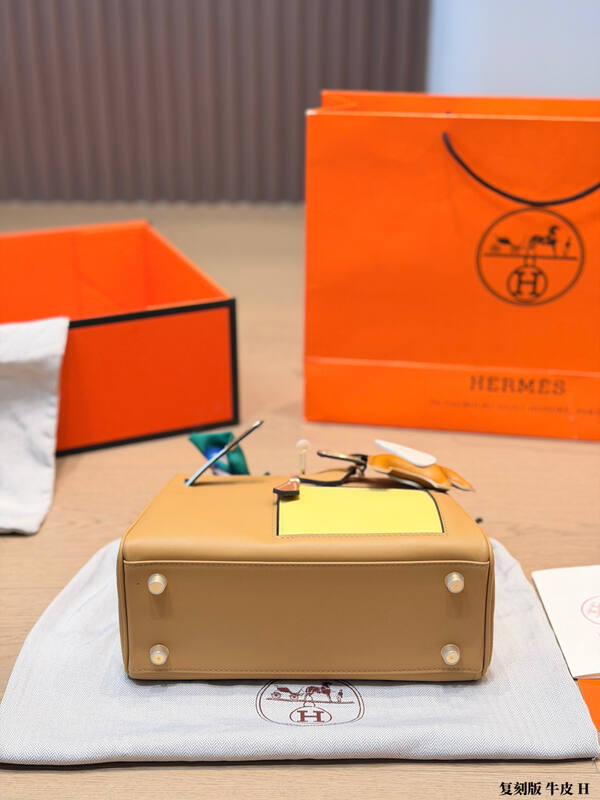 Hermes Kelly Beige with yellow pocket shoulder — 1:1 Replica