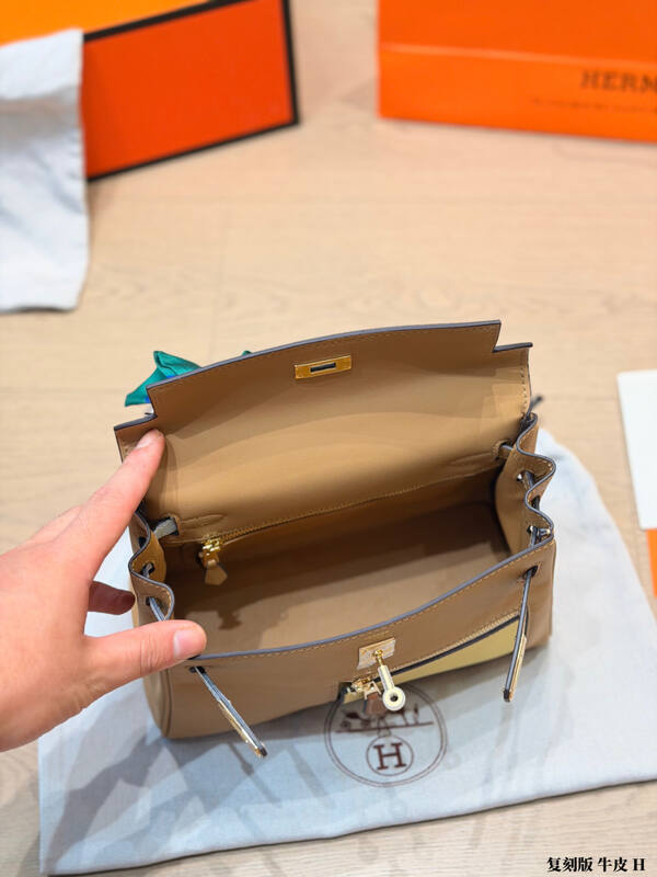 Hermes Kelly Beige with yellow pocket shoulder — 1:1 Replica