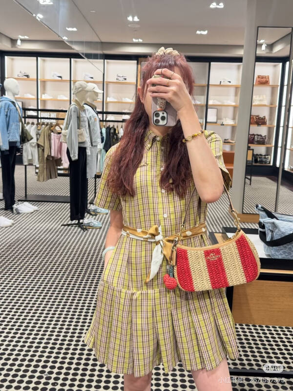 Coach Red beige striped straw with tan leather trim shoulder bag — Top Quality Replica
