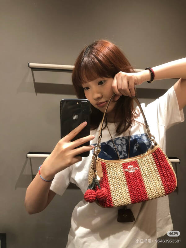 Coach Red beige striped straw with tan leather trim shoulder bag — Top Quality Replica
