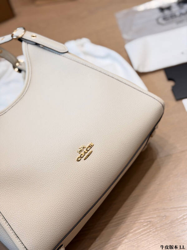 Coach Off-white grained leather 28x22x10cm shoulder bag — Premium Replica
