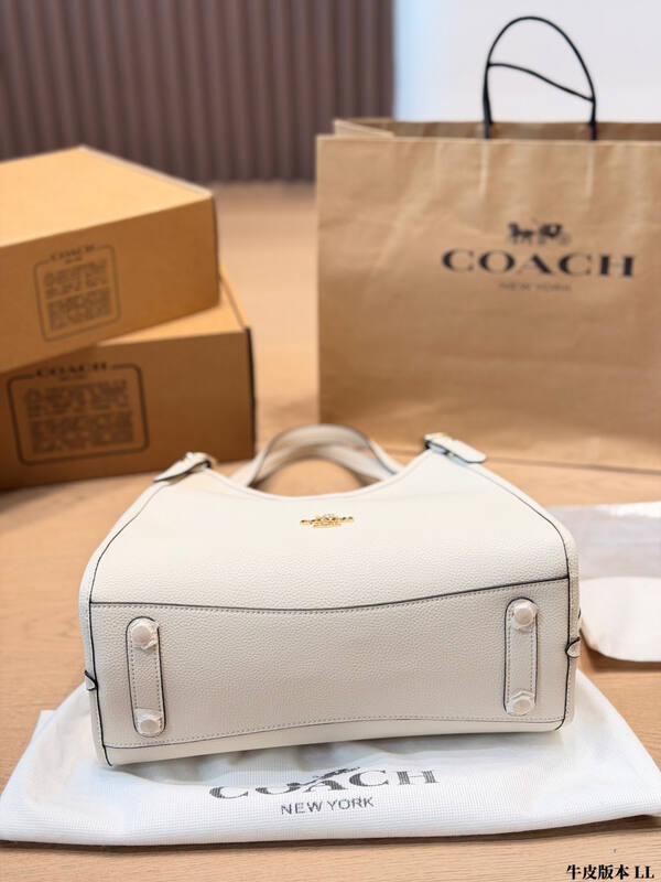 Coach Off-white grained leather 28x22x10cm shoulder bag — Premium Replica